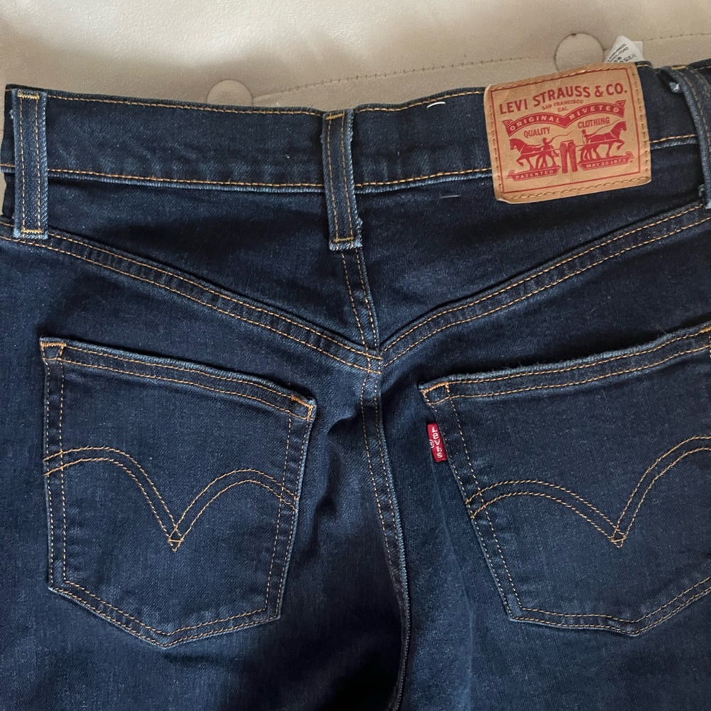 Levi’s Ribcage straight leg jeans.